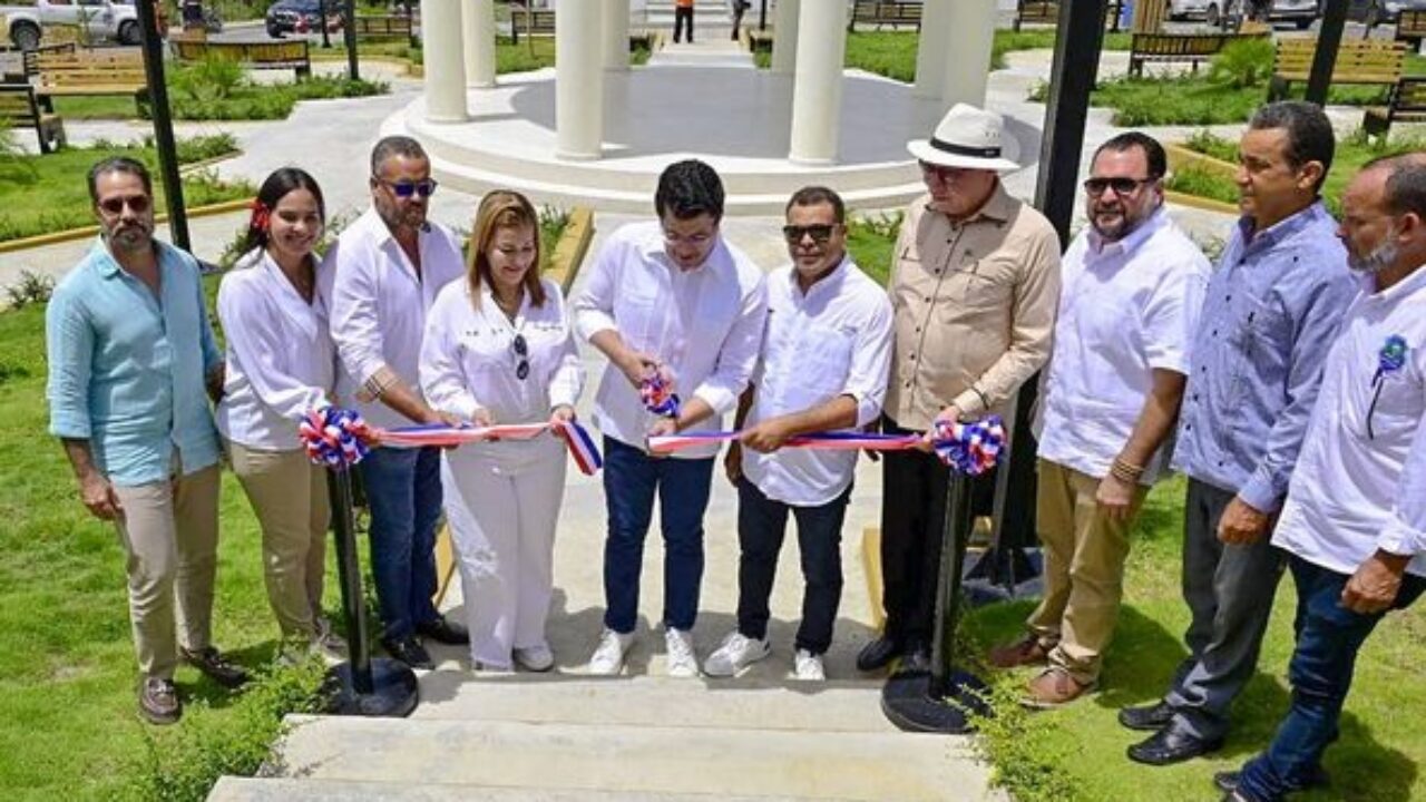 David Collado inaugura Parque Central en San José de Ocoa